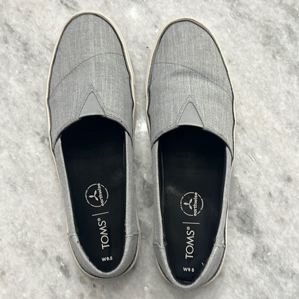 Toms sneakers